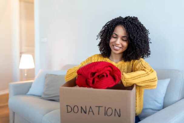 donate - istockphoto-1378990815-2048x2048 donation box
